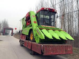 山東臨沂市發(fā)送一臺，新的市場新經(jīng)銷商用戶，今年穗莖兼收玉米收獲機(jī)的市場前景無限啊！我們要在2017年擼起袖子大干了